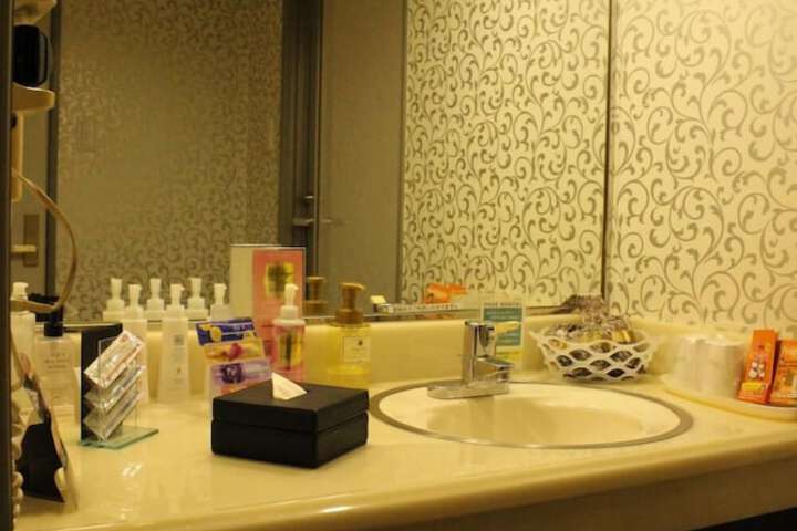 Room 16 of 17
