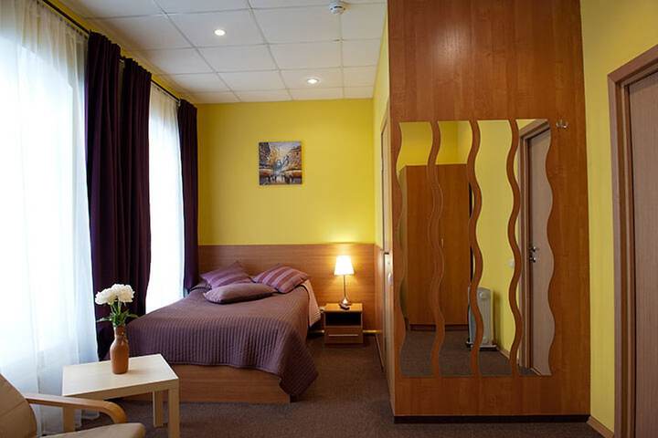 Room 3 of 6
