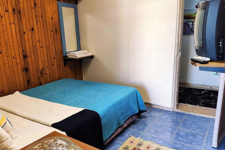 Room 5 of 6