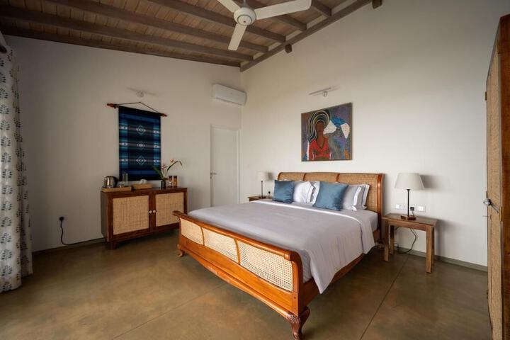 Room 6 of 44