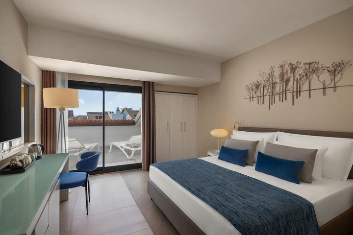 Room 34 of 303