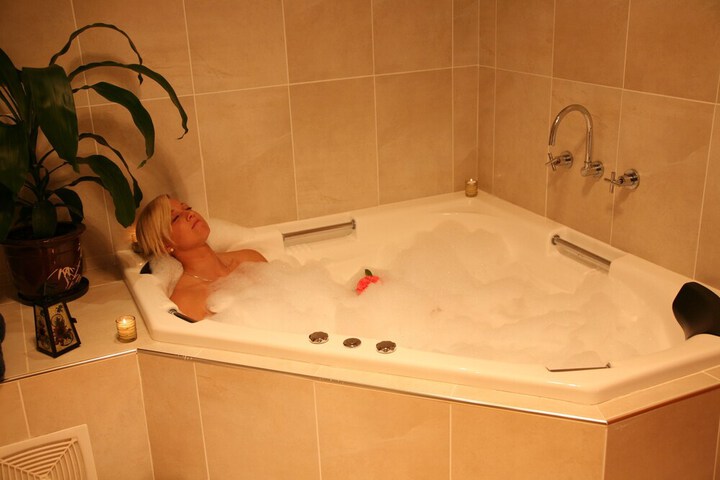 Hot Tub 21 of 35