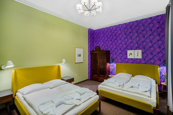 Room 18 of 48