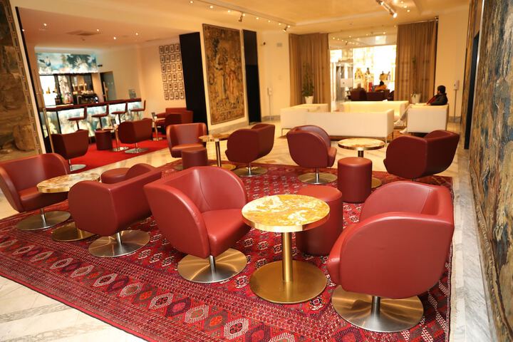 Lounge 36 of 50