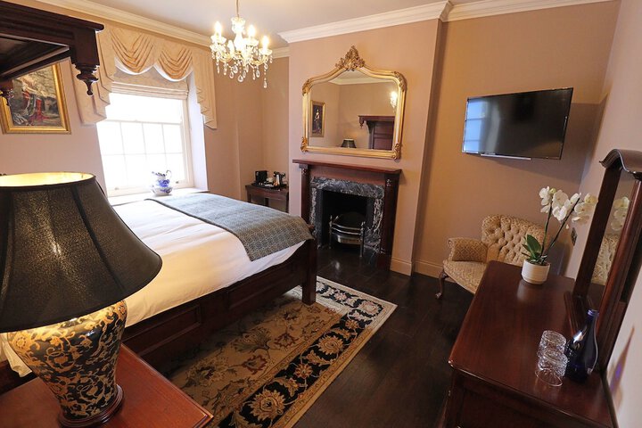 Room 8 of 19