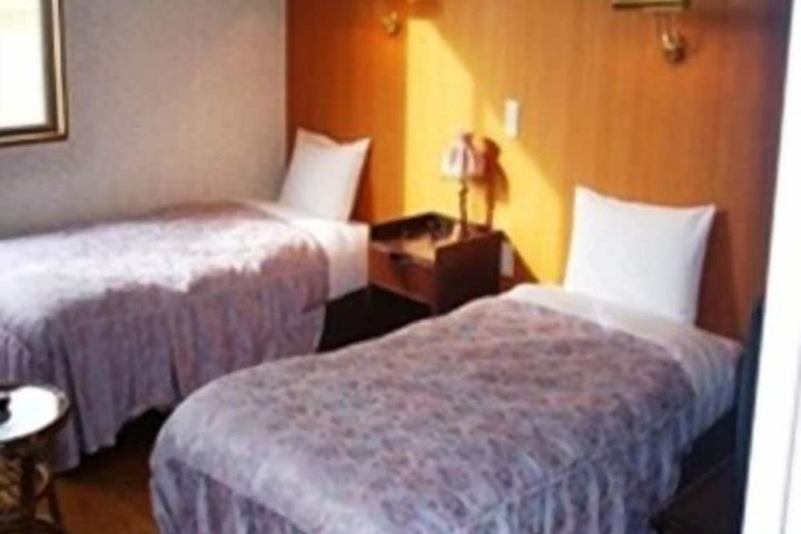 Room 4 of 18