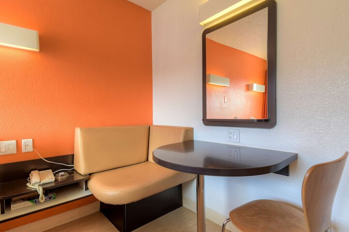 Room 8 of 44