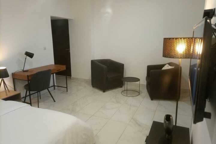 Room 11 of 28