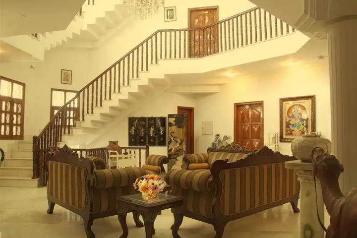 Room 7 of 10