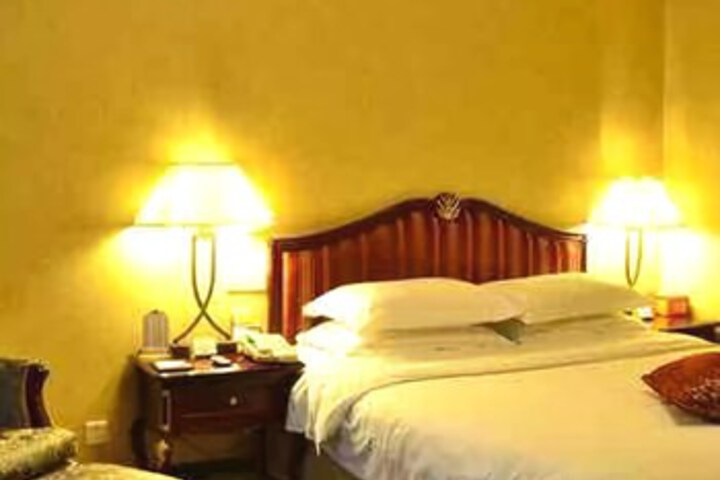 Room 5 of 8