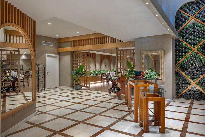 Entrance & Lobby