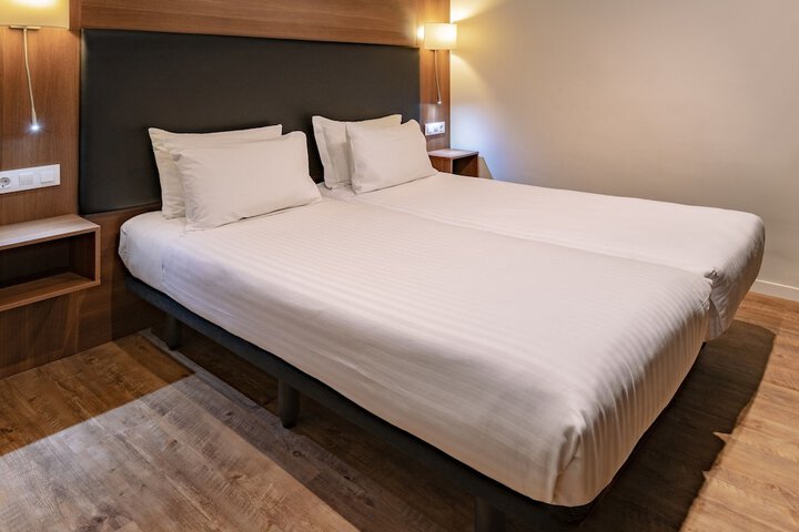 Room 10 of 40