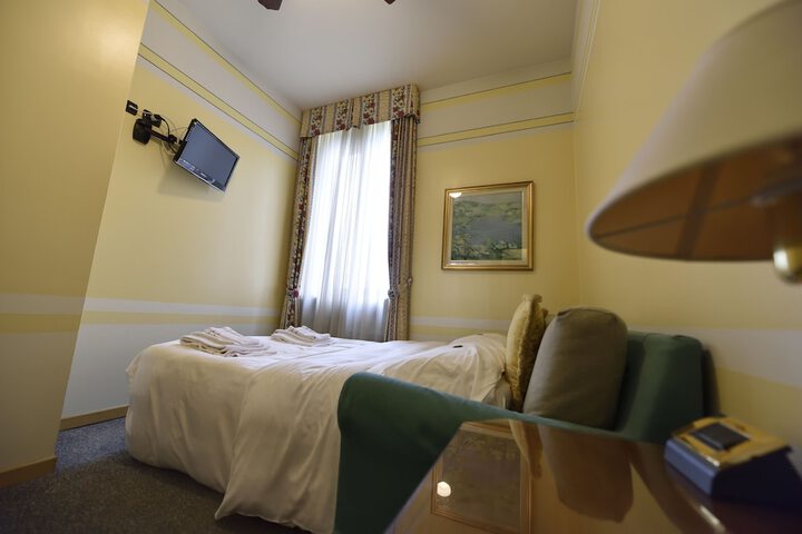 Room 16 of 60
