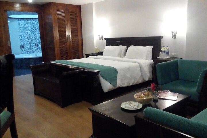 Room 13 of 76