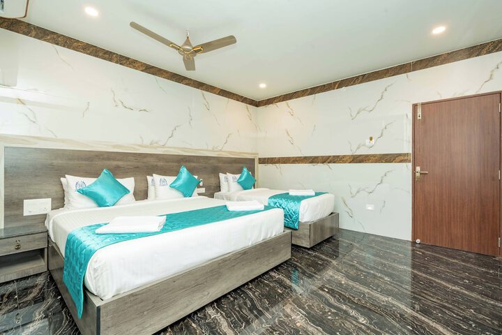 Room 6 of 13