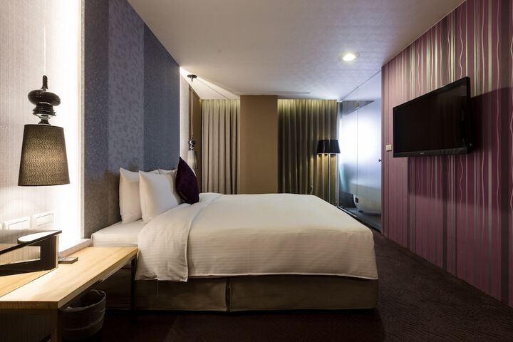 Room 8 of 101