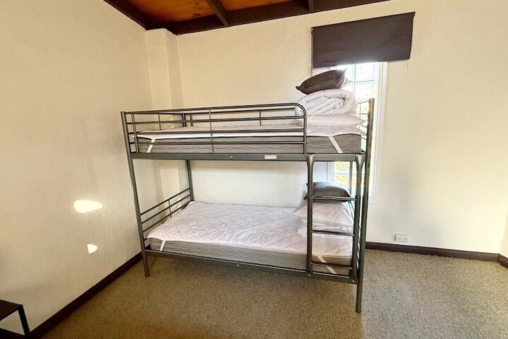 Room 3 of 33