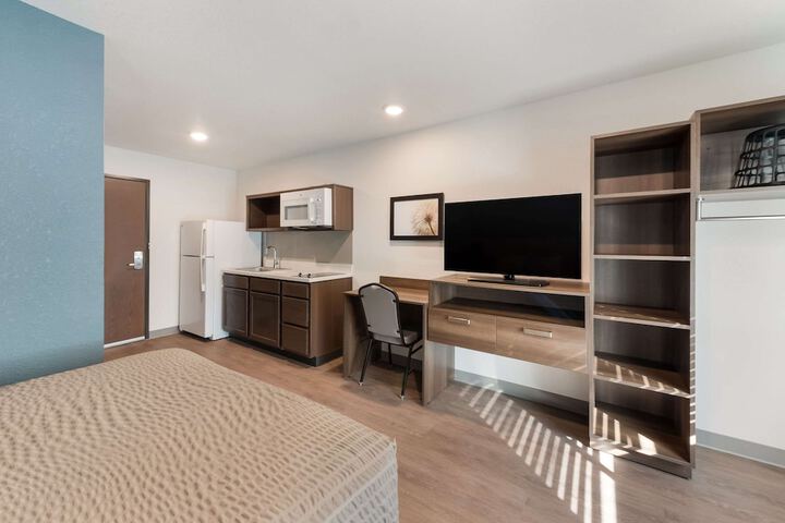 1 Queen Bed (18 of 23)