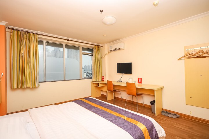 Room 27 of 45