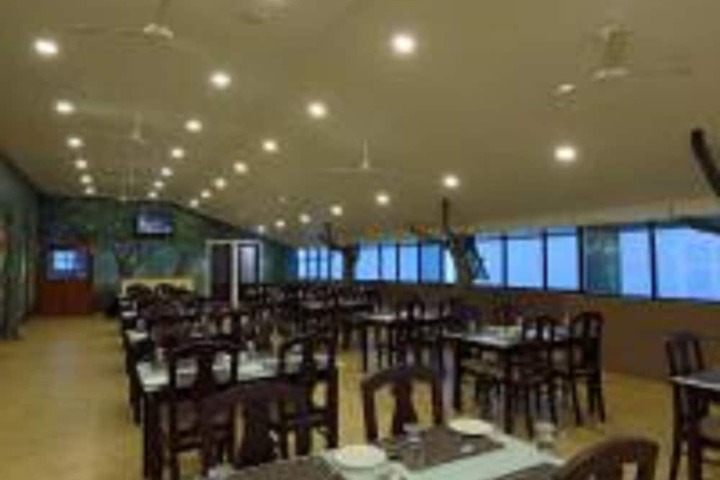 Dining 14 of 21