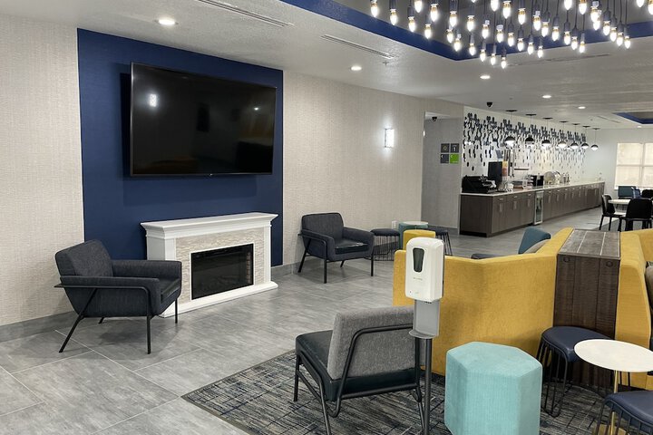 Lobby lounge