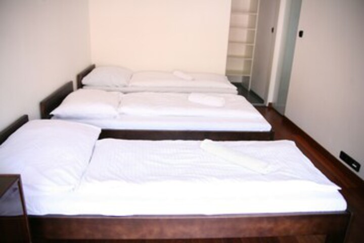 Room 204 of 275