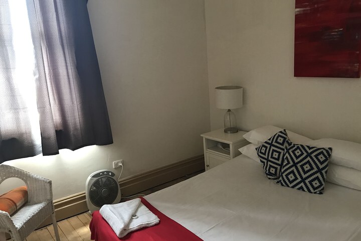 Room 8 of 40