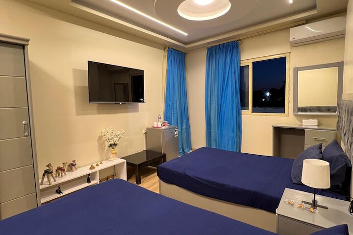 Room 9 of 196