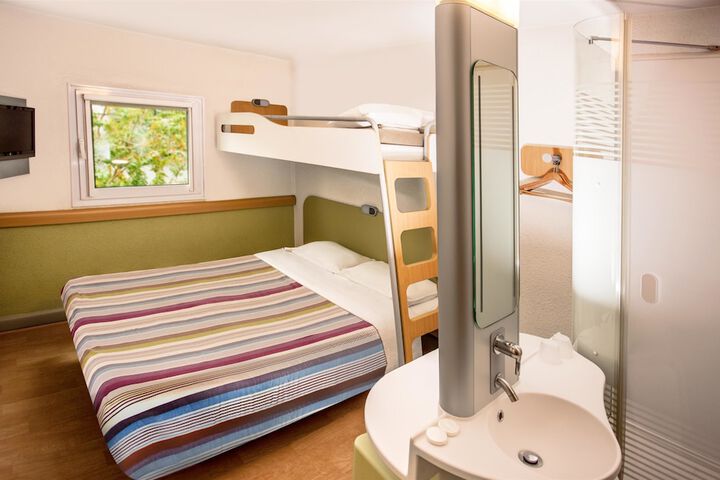 Room 2 of 8