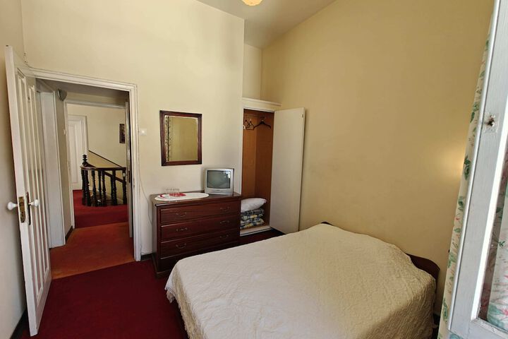 Room 14 of 141