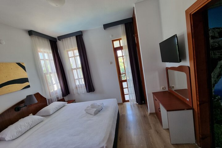 Room 6 of 36