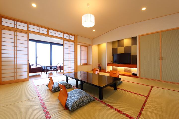 Room 15 of 114