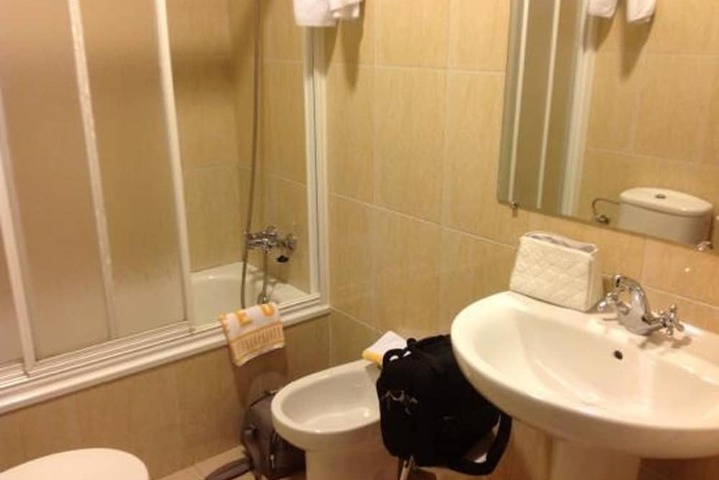 Room 10 of 17