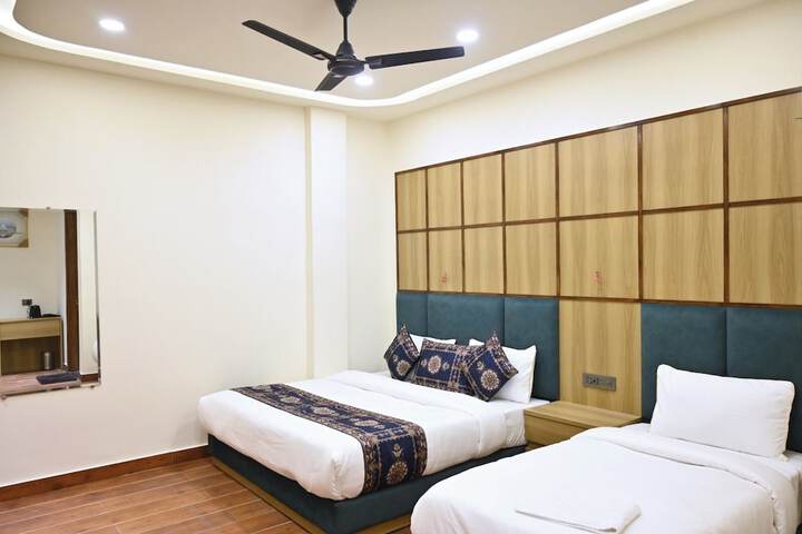 Room 7 of 13