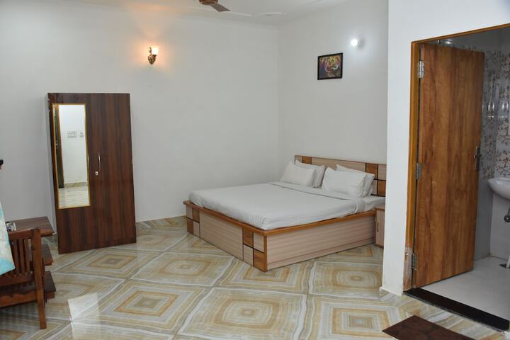 Room 6 of 22