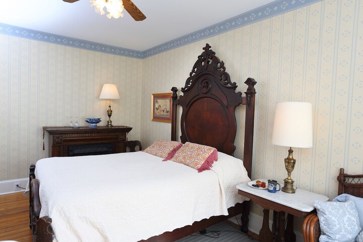 Room 16 of 48