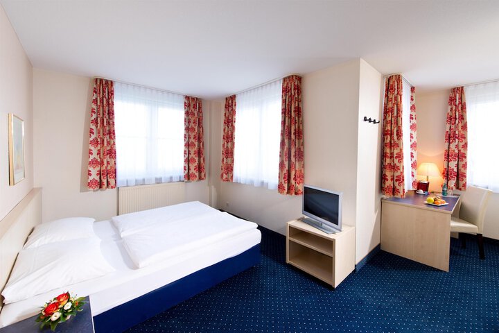 Room 35 of 61