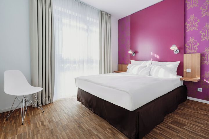 Room 25 of 47