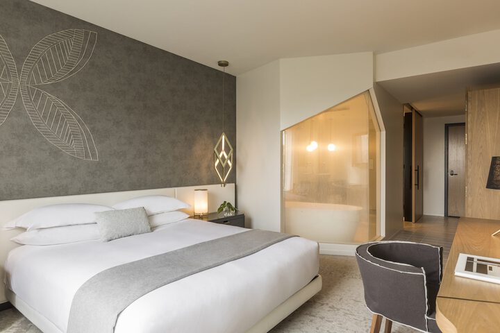 Room 42 of 111