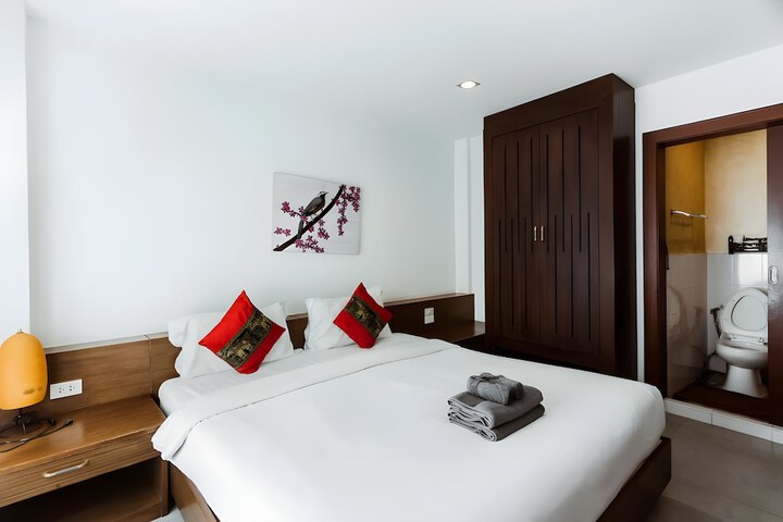 Room 11 of 33