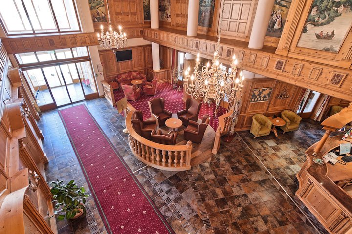 Entrance & Lobby