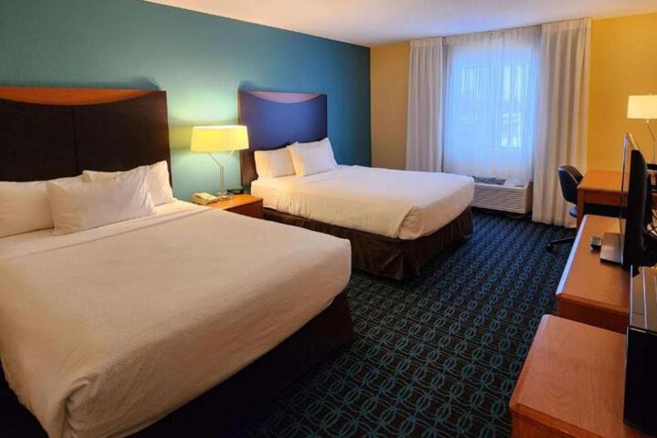 2 Queen Beds (5 of 5)