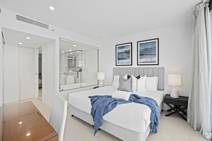 Room 44 of 213