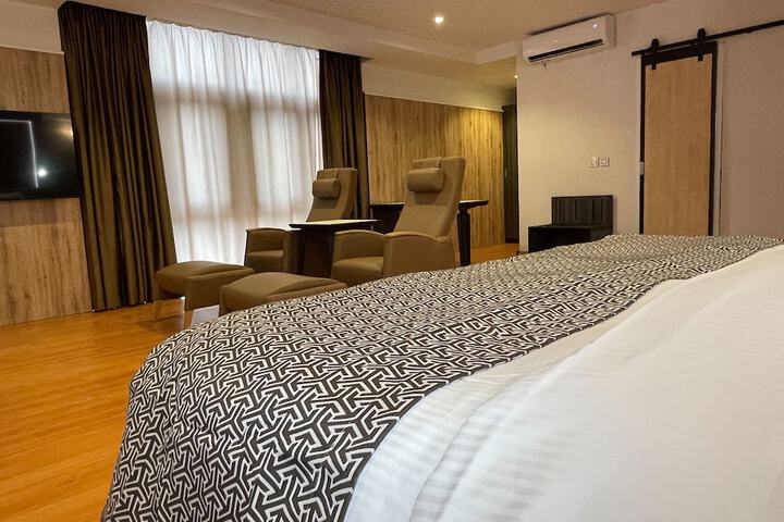 Room 6 of 35