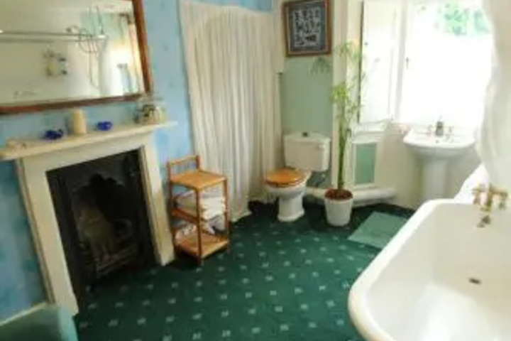 Room 4 of 4