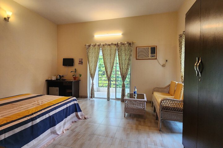 Room 4 of 8