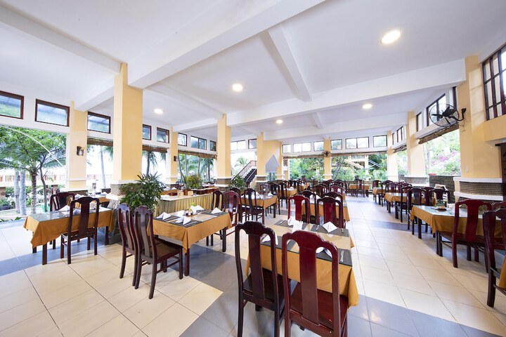 Dining Photos