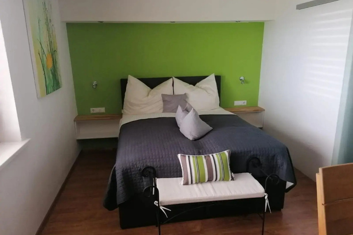 Room 4 of 4