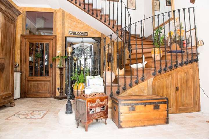 Guest Lobby
