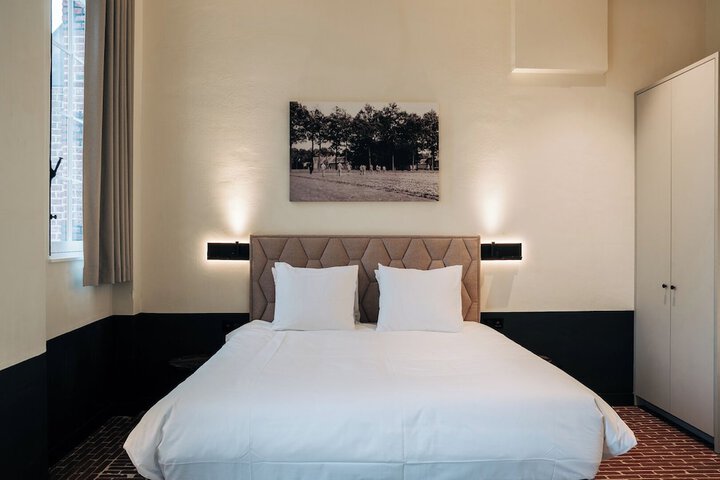 Room 8 of 48